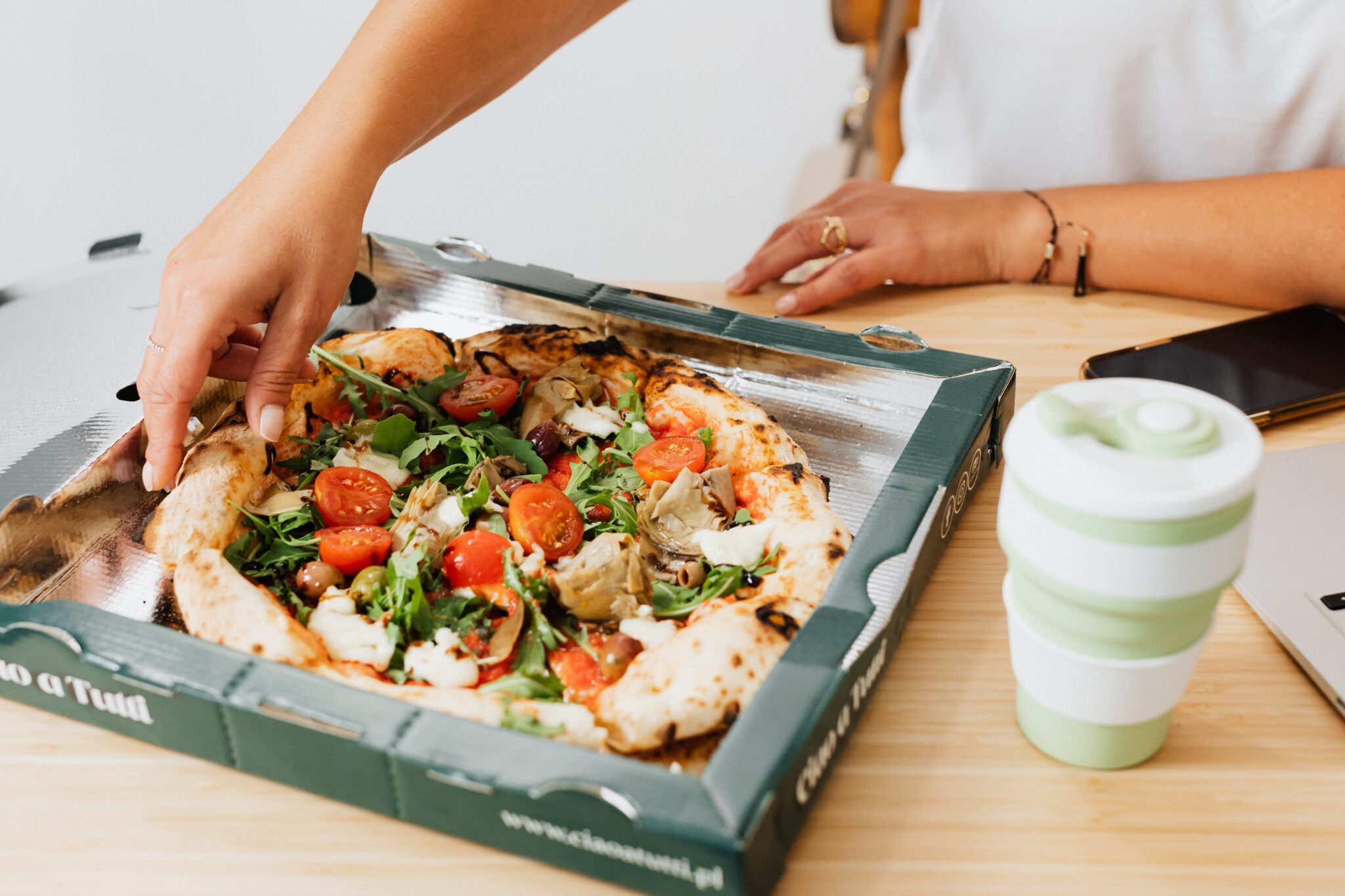 How to keep a boxed pizza warm in an oven? 4 simple steps